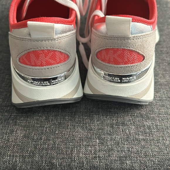 MK Flynn trainer NWT - Picture 5 of 6